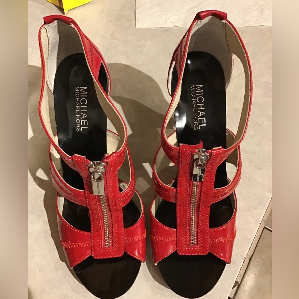 LIKE NEW! MMK Hot Chili Red Patent Leather Berkley T-Strap Sandal Size 7.5 M
